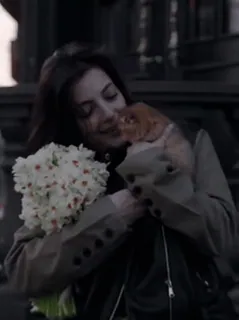 🍓 e73152bd mujer, flores, sosteniendo, ramo, sonrisa, persona telegram sticker