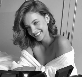 🚩 0e6d1ba1 Frau, Porträt, Lächeln, Robe, Model, Schauspielerin telegram sticker