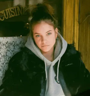 🚩 31ce8e47 CUISINE Frau, Porträt, Kleidung, Mode, Stil, Hoodie telegram sticker