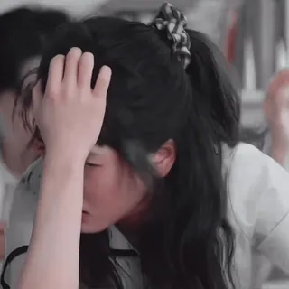 🍥 ce02f975 人, 悲しい, 動揺, 女性, 髪, 顔 telegram sticker