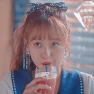 🔵 e0c518e0 女性, 飲んでいる, ジュース, かわいい, 女の子, ポートレート telegram sticker