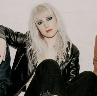 🌀 2aa27160 Hayley Williams 海莉·威廉姆斯, 帕拉莫尔乐队, 歌手, 金发, 肖像, 音乐家, 摇滚, 朋克 telegram sticker