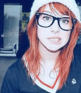 🌀 5b5618f4 女人, 女孩, 肖像, 帽子, 眼镜, 红发, 帽子 telegram sticker