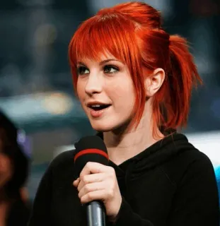 🌀 8ceda877 Hayley Williams 海莉·威廉姆斯, 帕拉莫尔乐队, 歌手, 音乐人, 红发, 麦克风, 马尾 telegram sticker