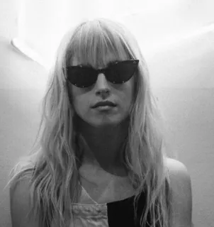 🌀 ffeced6e 女人, 太阳镜, 肖像, 人物, 金发, 时尚 telegram sticker