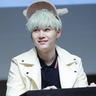 🍃 25f0e250 Suga Suga, BTS, K-pop, Min Yoongi, Idol, Cantante whatsapp sticker