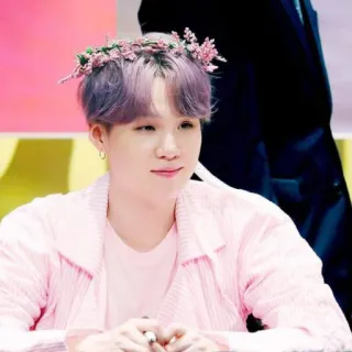 🍂 5272e39d Suga Kpop, Cantante, Ídolo, Música, Min Yoongi, BTS, Corona de flores whatsapp sticker