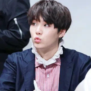 🍂 8c08cab7 Suga kpop, idol, cantante, min yoongi, bts whatsapp sticker