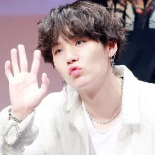 🍃 ec8e9a19 SUGA K-pop, BTS, cantante, ídolo, Min Yoongi whatsapp sticker