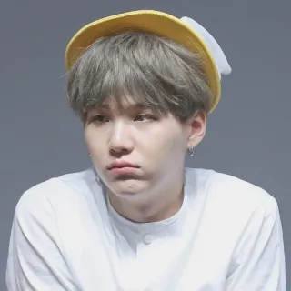 🍂 f3c9d334 Suga kpop, suga, min yoongi, cantante, sombrero, lindo whatsapp sticker