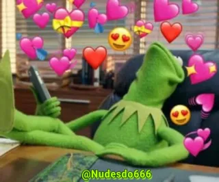 😍 a9b1770a Kermit @Nudesdo666 Kermit de Kikker, liefde, hartjes, meme, internet cultuur, kikker, schattig telegram sticker