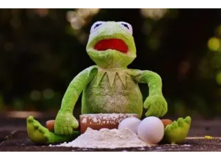 👨‍🍳 d87735af Kermit frog, puppet, cooking, eggs, flour, baking telegram sticker