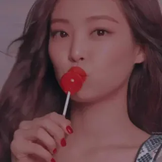 🍭 28b606ea mujer, piruleta, belleza, retrato, cosméticos, labios rojos whatsapp sticker