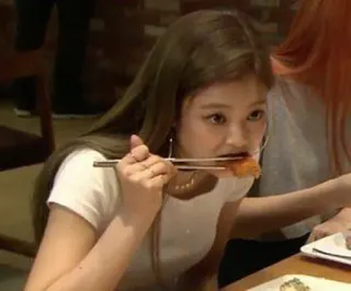 🤙 f986c6d1 makan, makanan, sumpit, sushi, makanan asia, wanita, meja telegram sticker