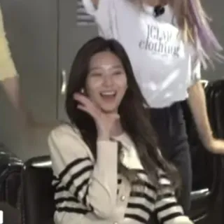 ☁️ 0e44c4ac JCLAY clothing wanita, senyum, pakaian, dalam ruangan, orang telegram sticker