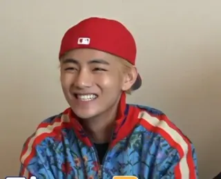 🐺 63f493de คน, ผู้ชาย, หมวกสีแดง, ยิ้ม telegram sticker