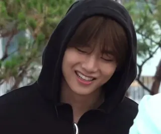 🐺 6e029961 คน, เสื้อมีฮู้ด, ยิ้ม, kpop, เอเชีย, เด็กผู้ชาย telegram sticker