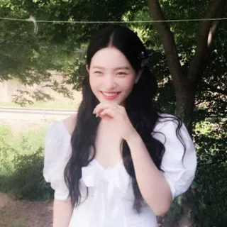 ☘ 4ba1bcef woman, smile, portrait, fashion, beauty, outdoors telegram sticker