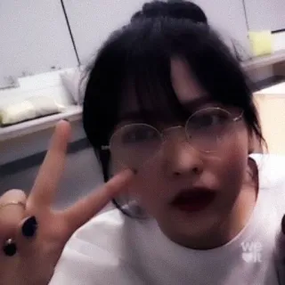 🤟 a4837179 person, woman, glasses, selfie, peace sign, pose telegram sticker
