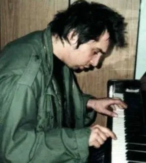 🎹 01b9c661 piano, music, musician, playing whatsapp sticker