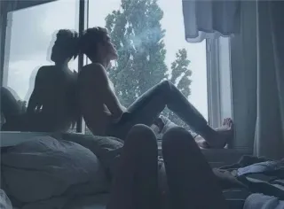 🚬 22ab3d87 người, cửa sổ, trong nhà, phong cách sống, thư giãn telegram sticker