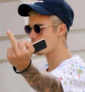 🖕 8c53b474 Justin Bieber Justin Bieber, ngón giữa, cử chỉ khiếm nhã, người nổi tiếng, ca sĩ telegram sticker