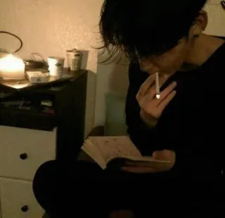 🚬 e3c0a783 hút thuốc, thuốc lá, người, sách, đọc sách, đêm telegram sticker