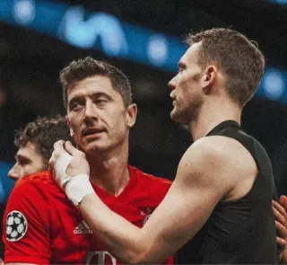 🤝 bf32839d sepak bola, sepak bola, olahraga, pemain, tim, peluk telegram sticker