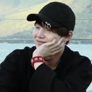 😑 6f7c01c4 persona, uomo, cappello, berretto nero, braccialetto, gioielli, orecchini whatsapp sticker