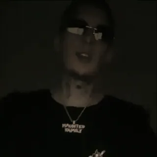 🥳 f40521d7 HAUNTED FAMILY 男人, 珠宝, 太阳镜, T恤 telegram sticker