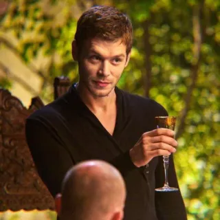 🗿 7feb94ac Klaus Mikaelson The Originals Klaus, Mikaelson, Vampir, The Originals, TV Serie, Weinglas telegram sticker