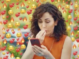 🤌 bf3577f8 vrouw, telefoon, emoji's, hartjes, vlammen, enthousiast telegram sticker