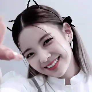 🦩 63f1fb5c 女人, 肖像, 微笑, 女孩, 脸 whatsapp sticker