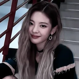 🦩 b5ad2ef9 Lia 韩流, 偶像, 歌手, 名人, 肖像, 女性, 艺术家 whatsapp sticker