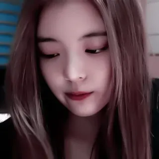 🦩 e8cd9b06 女人, 人, 脸, 韩流, 肖像, Lia, 偶像 whatsapp sticker