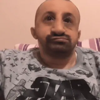 ☺️ 247b8e5f persona, uomo, interno, ritratto, calvo telegram sticker