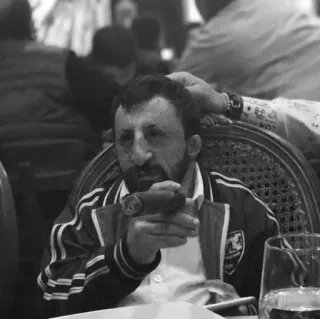 🚬 8018b070 Mann, Zigarre, Rauchen, Porträt, Innen whatsapp sticker