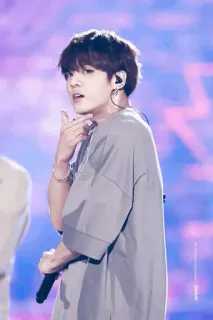 🐰 0be02f22 cantante, K-pop, performance, musica, palco, idol telegram sticker