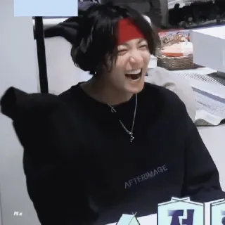 🍃 2b98e73d AFTERIMAGE человек, свитер, красная повязка на голову, смех whatsapp sticker