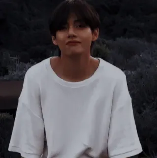 🗝 2366ac58 ผู้ชาย, เสื้อยืด, คน, นั่ง, ลำลอง, K-pop, ไอดอล whatsapp sticker