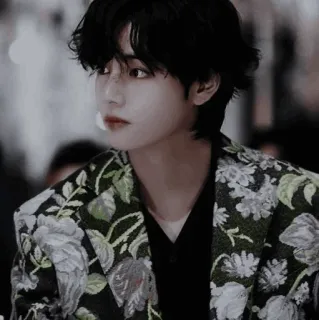 🗝 6d3c93ce V วี, BTS, เคป็อป, นักร้อง, คนดัง, ลายดอกไม้, เสื้อแจ็คเก็ต whatsapp sticker