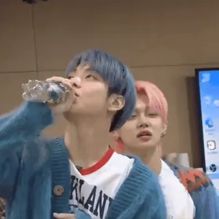 ❕ 17d89836 KLAN Coreano, K-Pop, Bebiendo, Grupo de Chicos telegram sticker