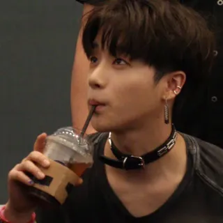 😏 a37dd762 orang, pria, es kopi, minum, mode, anting, choker telegram sticker