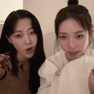 🍩 4419543d 女性, 女の子, 自撮り, 友達 telegram sticker