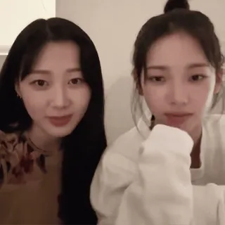 🍩 53ce20d9 女性, 自撮り, ポートレート, 友達, 女の子 telegram sticker