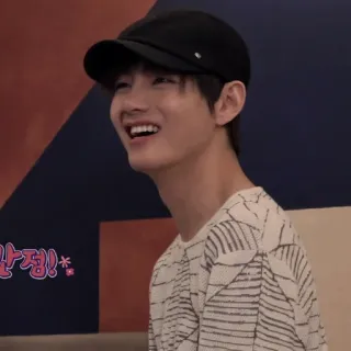 🤣 adf1d88e 찰칵! 한국어, 미소, 남자, 캐주얼 telegram sticker