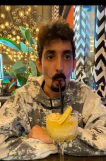 😗 12b03647 homme, boisson, cocktail, orange, assis, intérieur telegram sticker