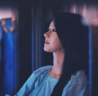 🙁 688d9228 femme, portrait, profil, visage, personne, actrice, célébrité telegram sticker