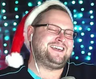 🤣 7455922b pria, kacamata, topi santa, natal, potret, tersenyum, dalam ruangan telegram sticker