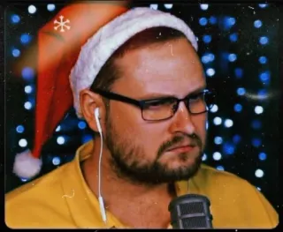 🎅 9d18800b pria, topi santa, kacamata, potret, natal, mikrofon telegram sticker